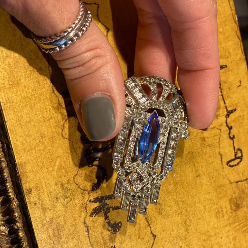 Vintage Art Deco 1920’s clip